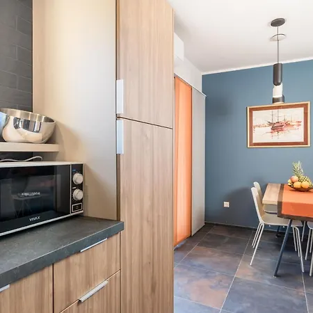 Apartment Heni *